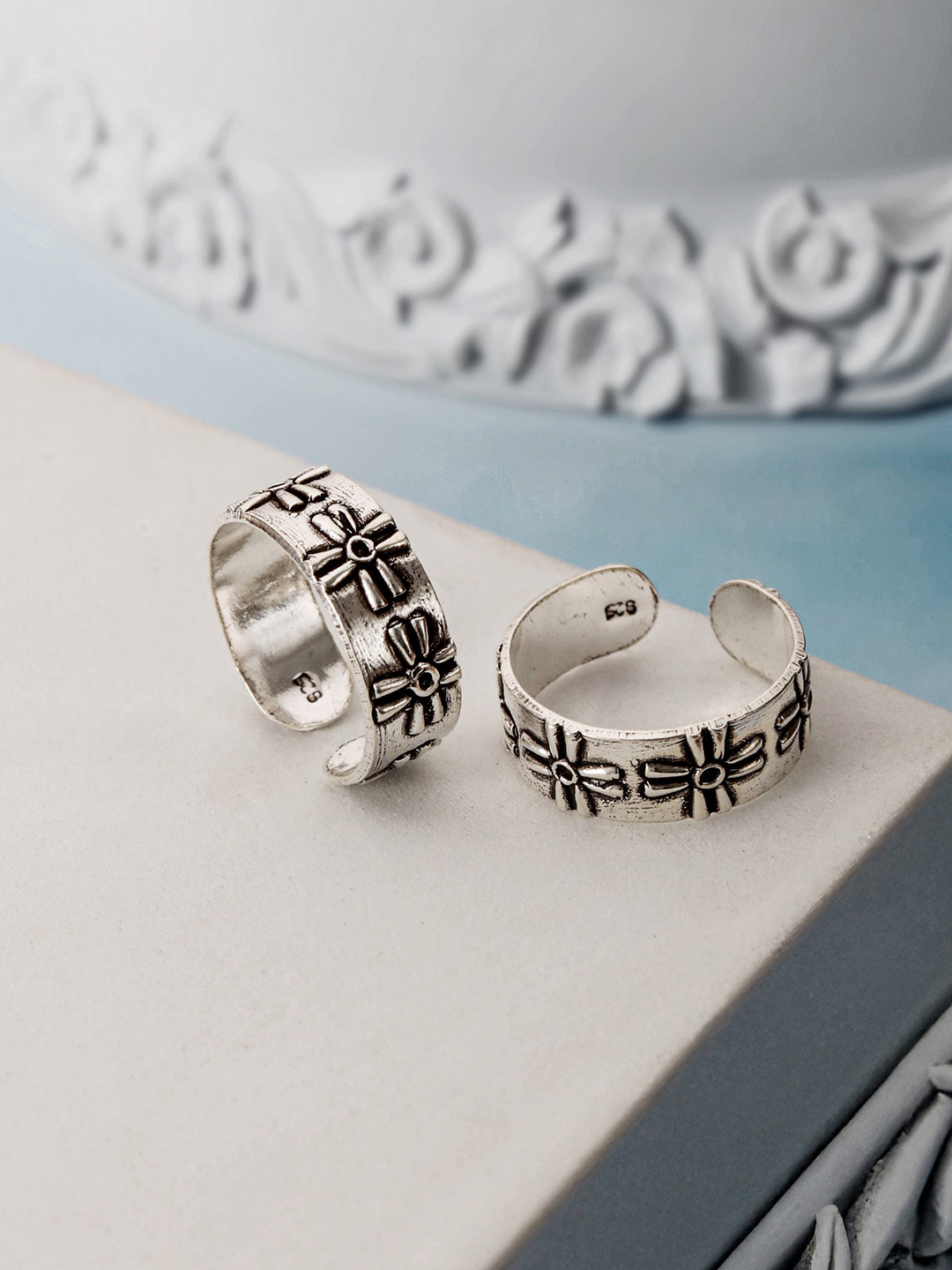 925 Sterling Silver Oxidised  Embossed  Leafy Toe Ring